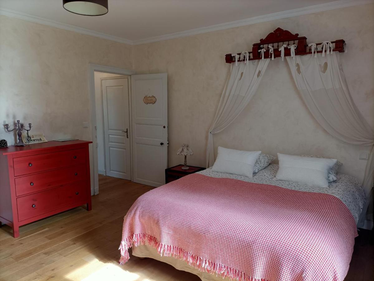 Le Manoir "Aux Douves" Bed & Breakfast Bazoges-en-Paillers Екстериор снимка