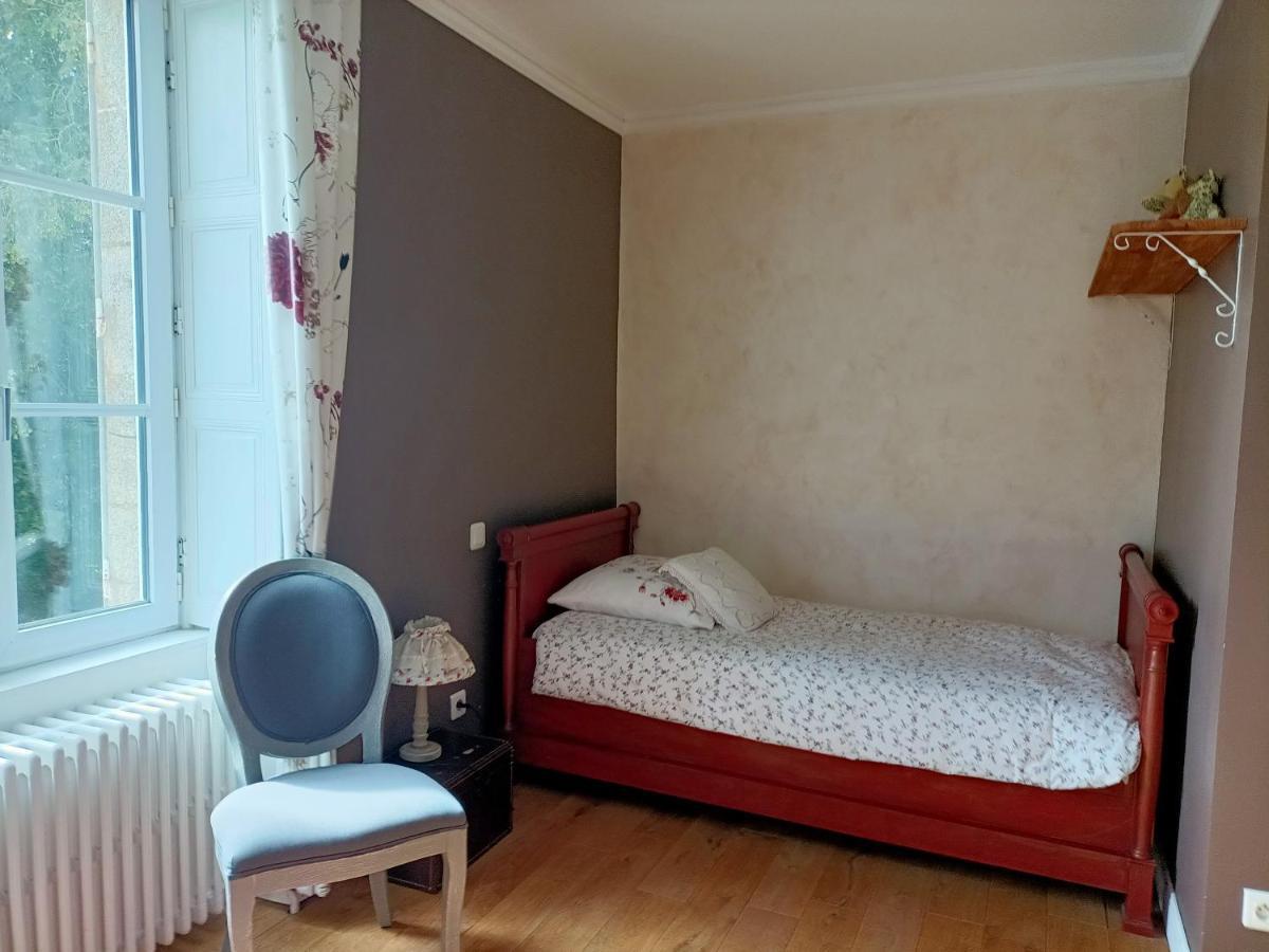 Le Manoir "Aux Douves" Bed & Breakfast Bazoges-en-Paillers Екстериор снимка