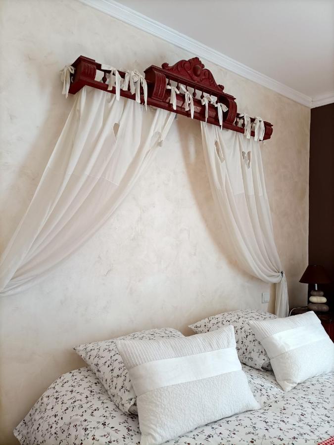 Le Manoir "Aux Douves" Bed & Breakfast Bazoges-en-Paillers Екстериор снимка