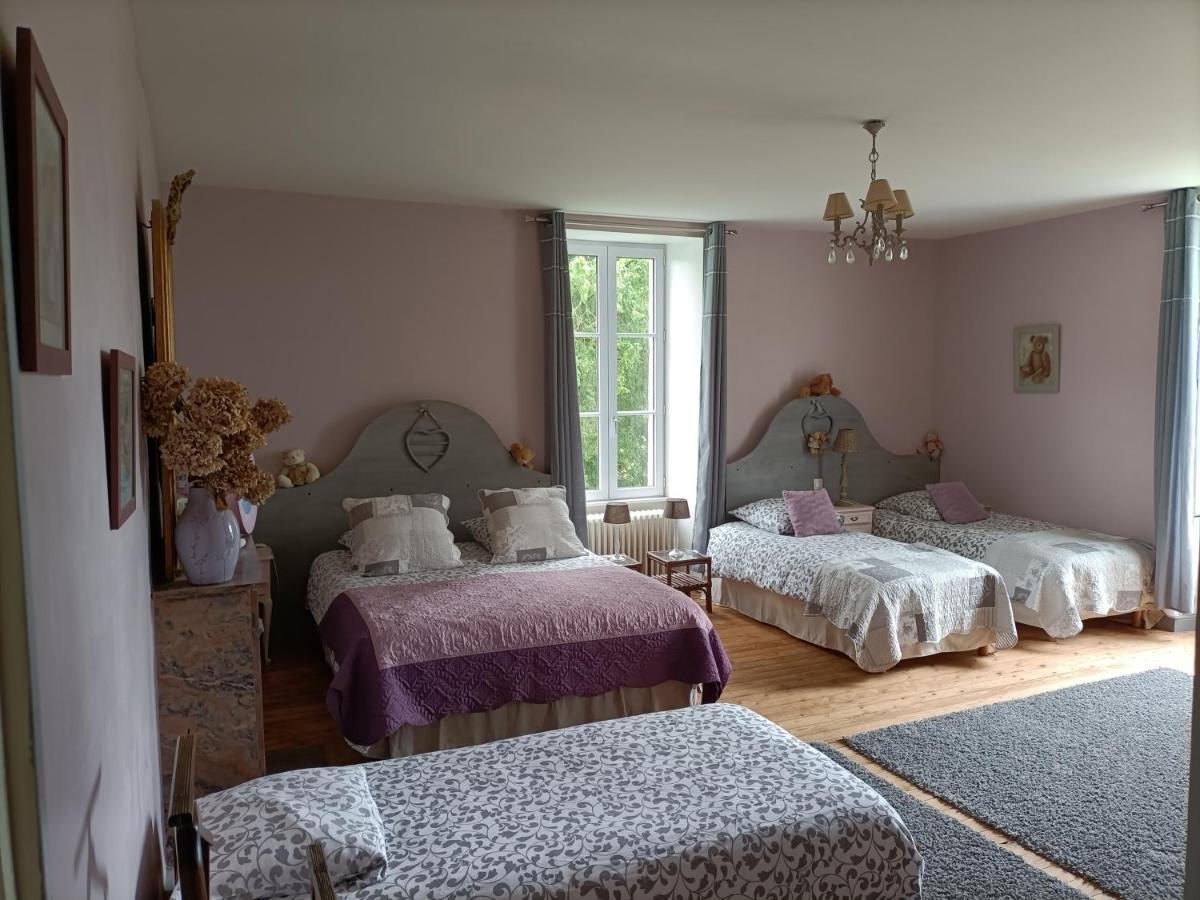 Le Manoir "Aux Douves" Bed & Breakfast Bazoges-en-Paillers Екстериор снимка