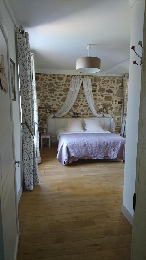 Le Manoir "Aux Douves" Bed & Breakfast Bazoges-en-Paillers Екстериор снимка