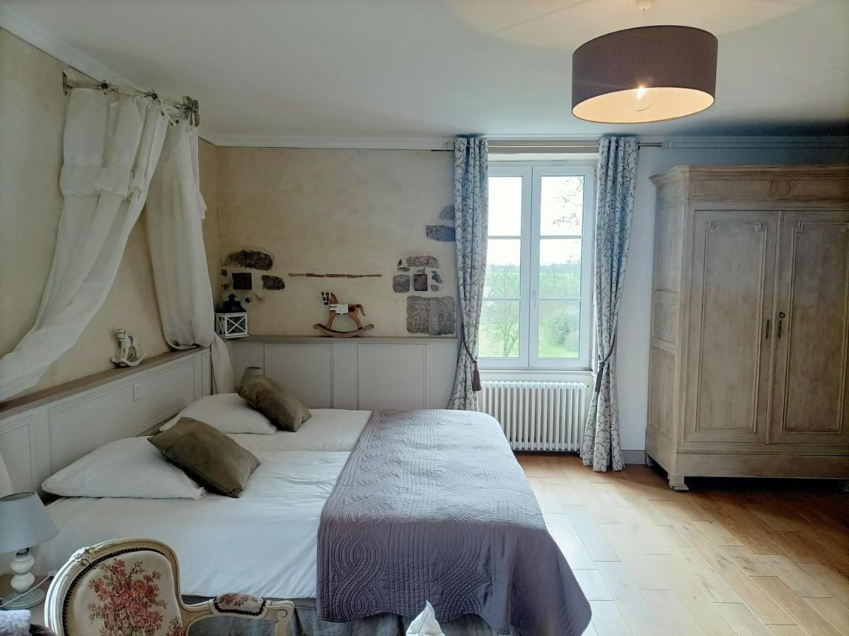 Le Manoir "Aux Douves" Bed & Breakfast Bazoges-en-Paillers Екстериор снимка