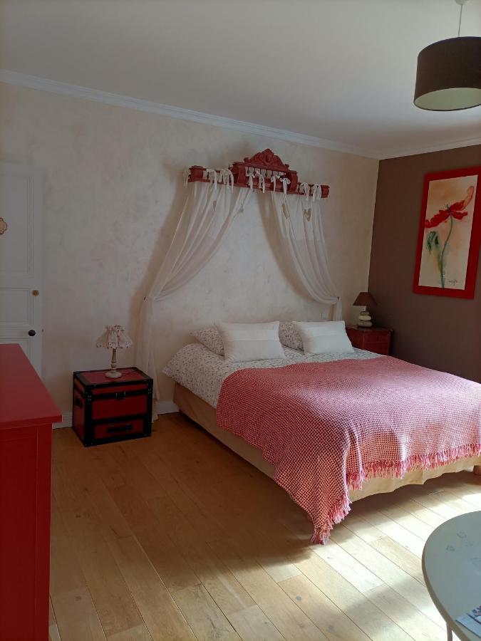 Le Manoir "Aux Douves" Bed & Breakfast Bazoges-en-Paillers Екстериор снимка