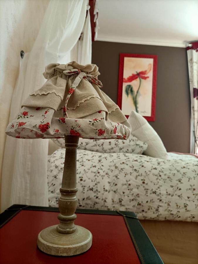 Le Manoir "Aux Douves" Bed & Breakfast Bazoges-en-Paillers Екстериор снимка