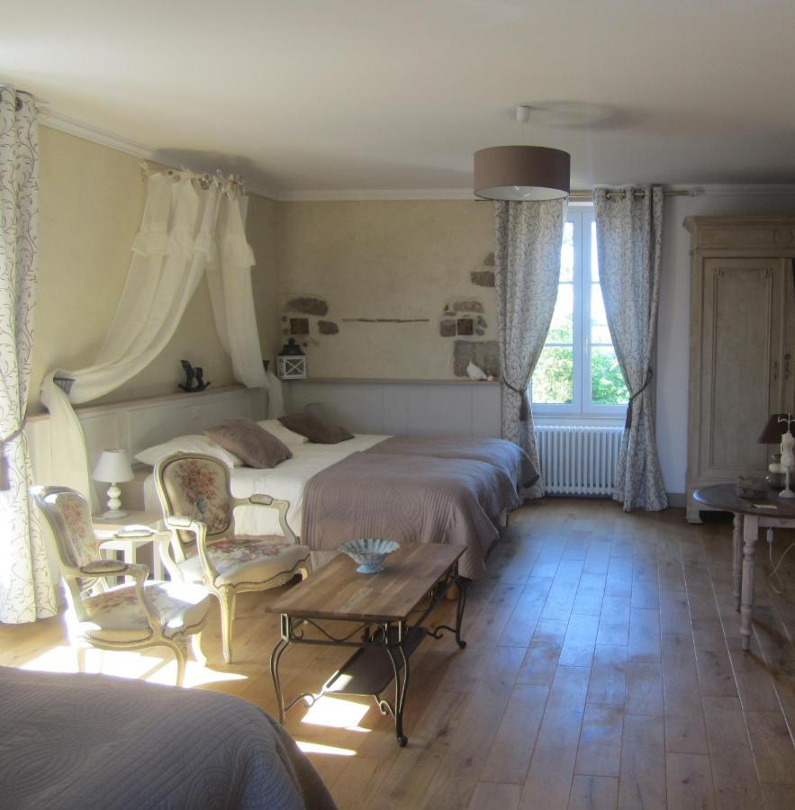 Le Manoir "Aux Douves" Bed & Breakfast Bazoges-en-Paillers Екстериор снимка