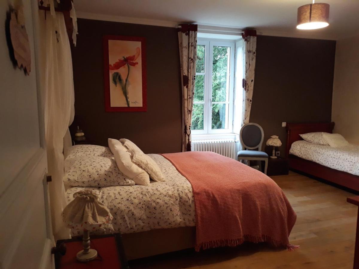 Le Manoir "Aux Douves" Bed & Breakfast Bazoges-en-Paillers Екстериор снимка