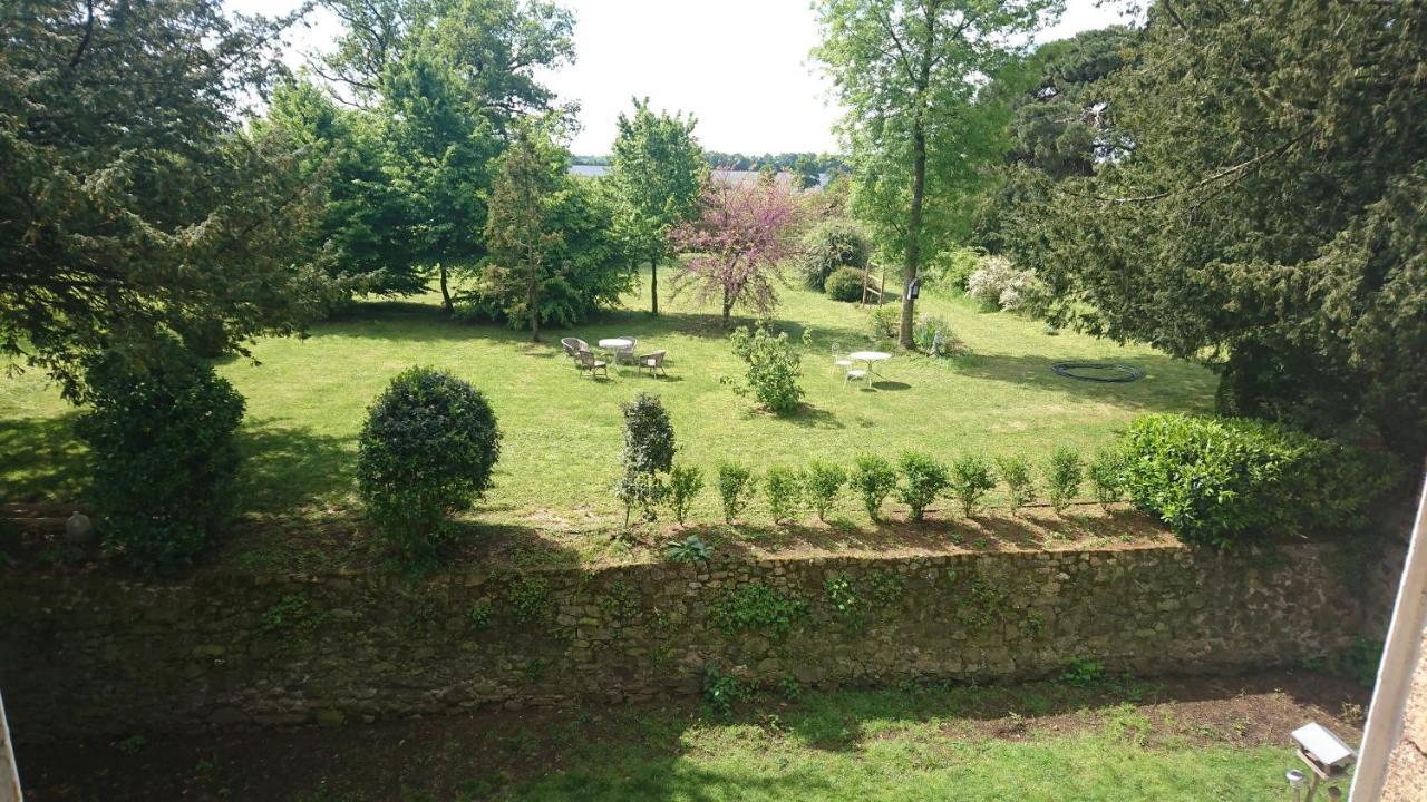 Le Manoir "Aux Douves" Bed & Breakfast Bazoges-en-Paillers Екстериор снимка