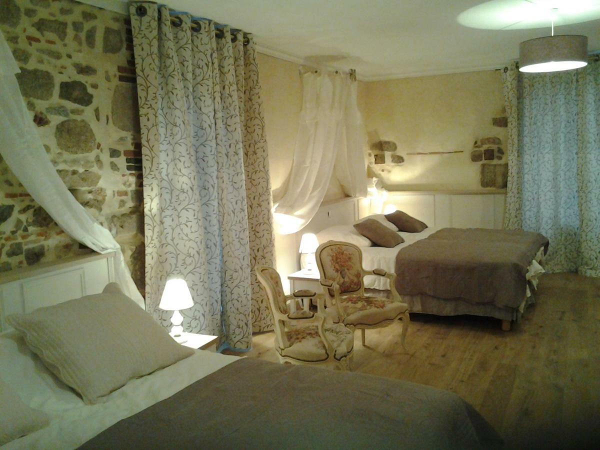 Le Manoir "Aux Douves" Bed & Breakfast Bazoges-en-Paillers Екстериор снимка