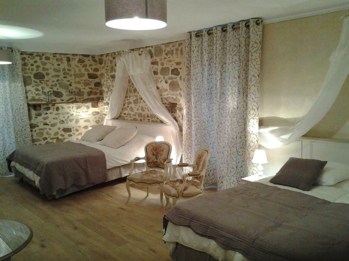 Le Manoir "Aux Douves" Bed & Breakfast Bazoges-en-Paillers Екстериор снимка