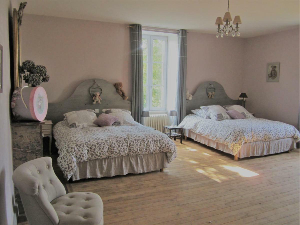 Le Manoir "Aux Douves" Bed & Breakfast Bazoges-en-Paillers Екстериор снимка