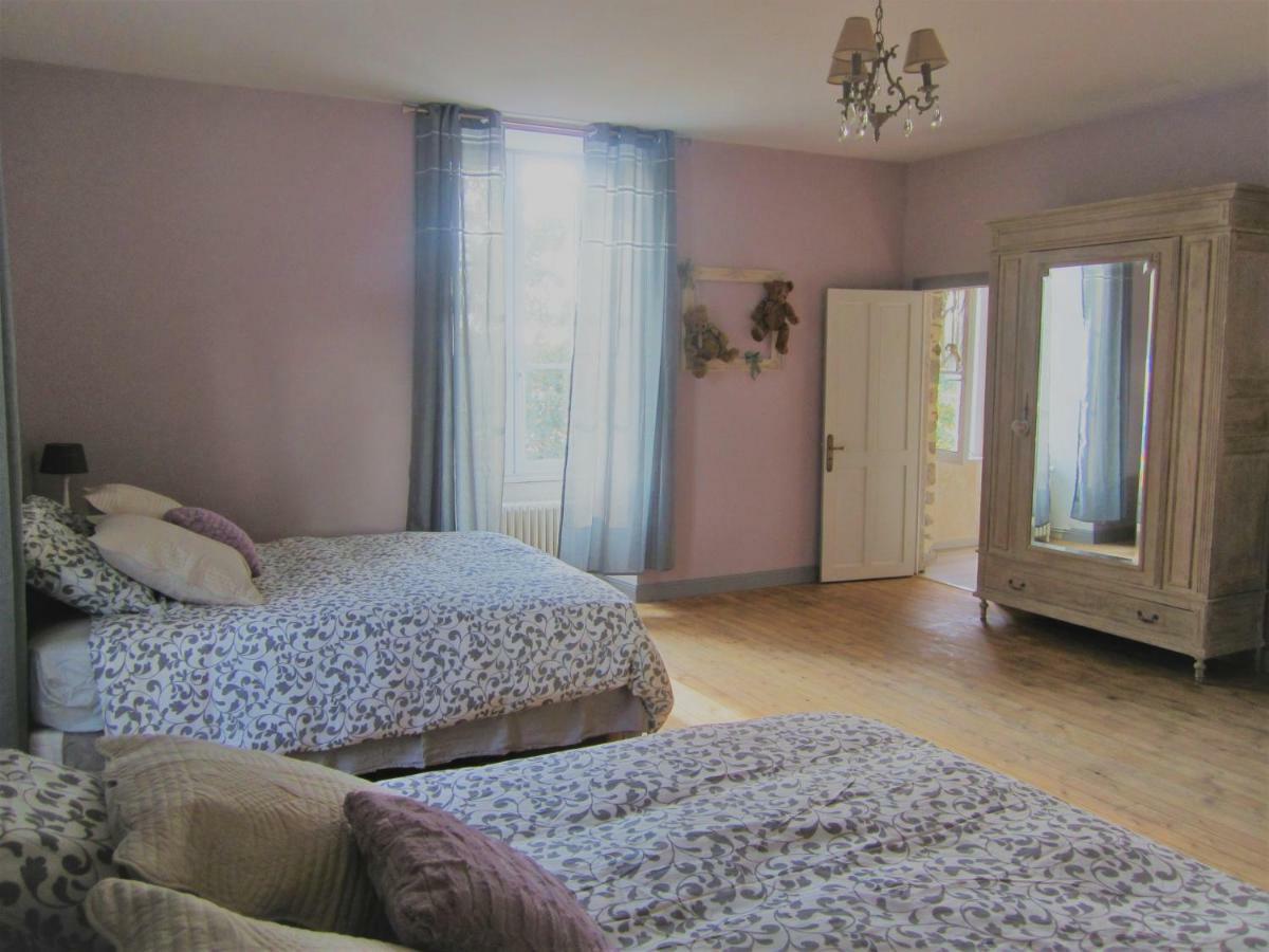 Le Manoir "Aux Douves" Bed & Breakfast Bazoges-en-Paillers Екстериор снимка