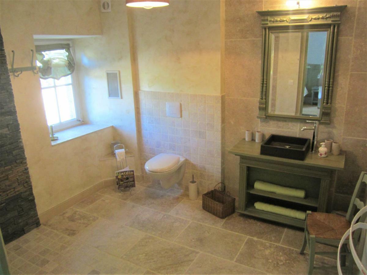 Le Manoir "Aux Douves" Bed & Breakfast Bazoges-en-Paillers Екстериор снимка