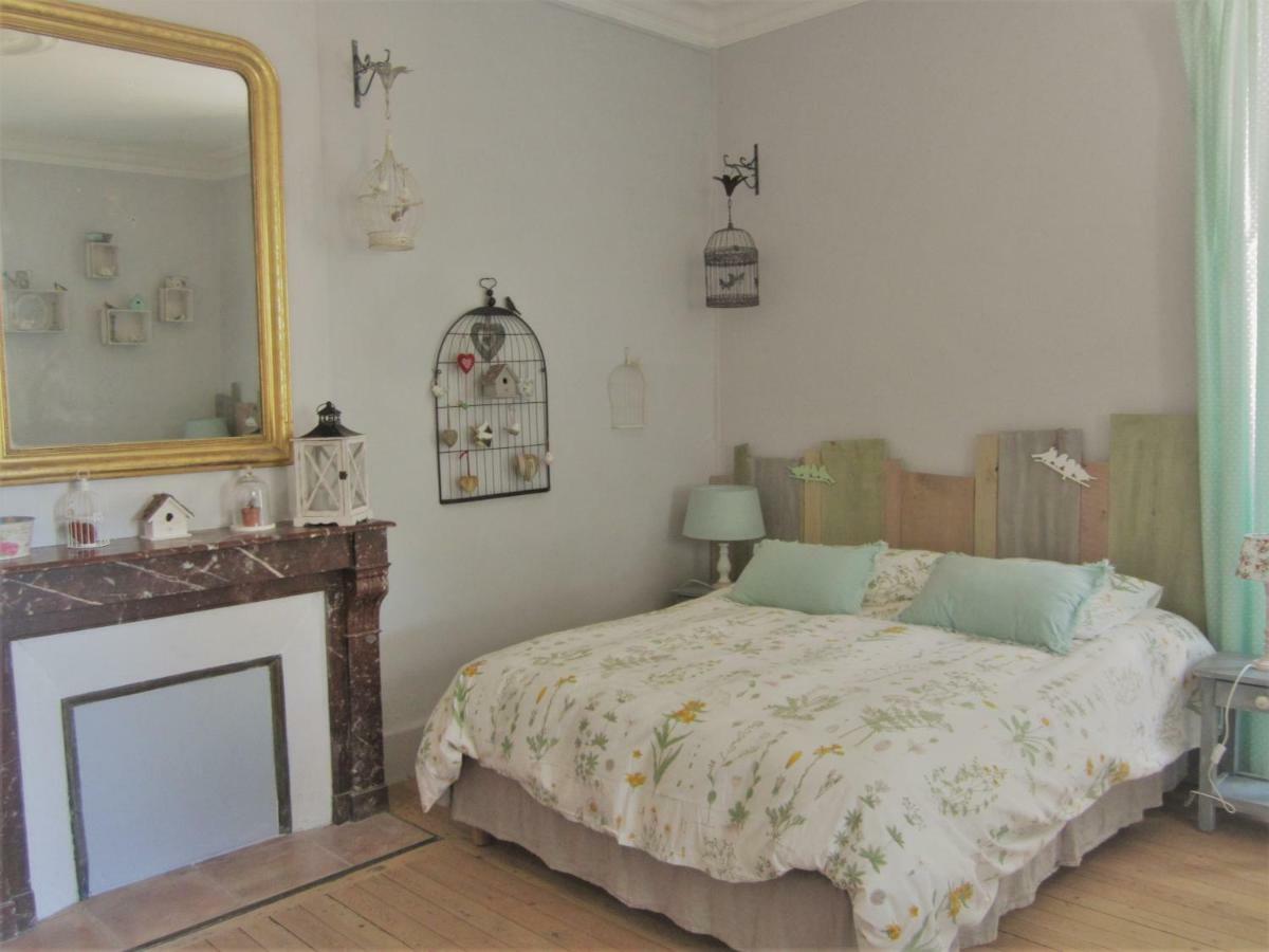 Le Manoir "Aux Douves" Bed & Breakfast Bazoges-en-Paillers Екстериор снимка