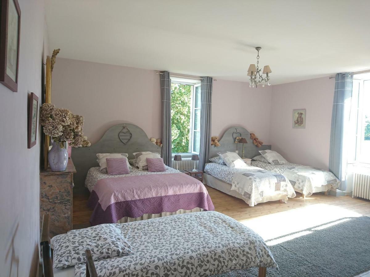 Le Manoir "Aux Douves" Bed & Breakfast Bazoges-en-Paillers Екстериор снимка