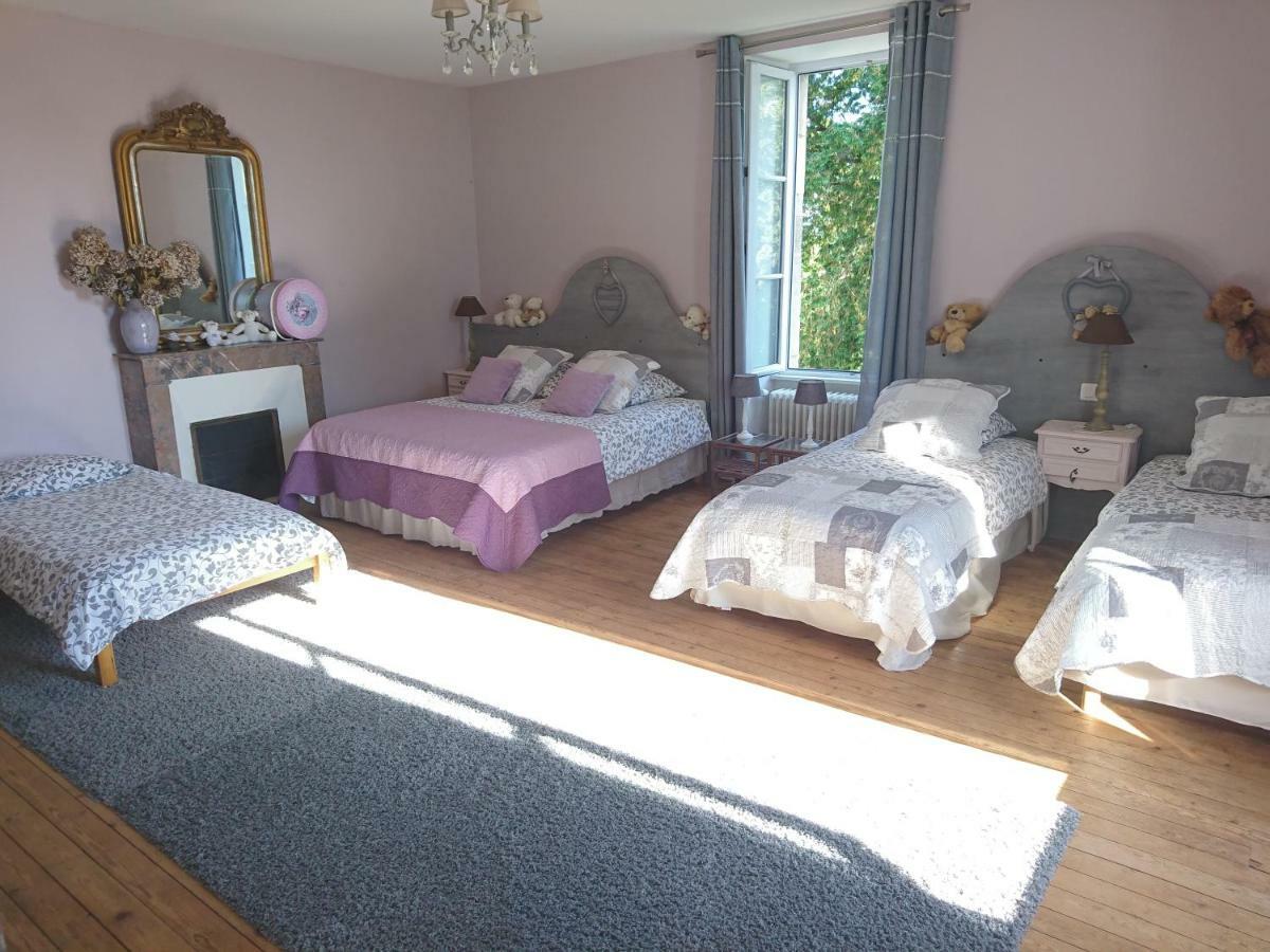 Le Manoir "Aux Douves" Bed & Breakfast Bazoges-en-Paillers Екстериор снимка