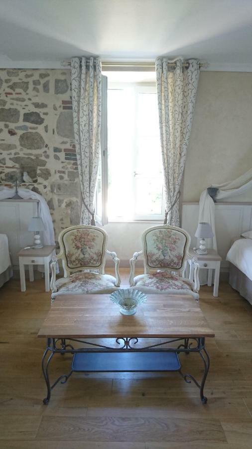 Le Manoir "Aux Douves" Bed & Breakfast Bazoges-en-Paillers Екстериор снимка